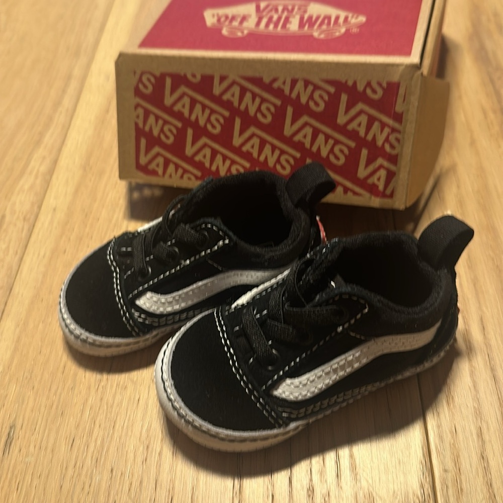 *SOLD* Vans infant Old School Crib Shoe Black size 3